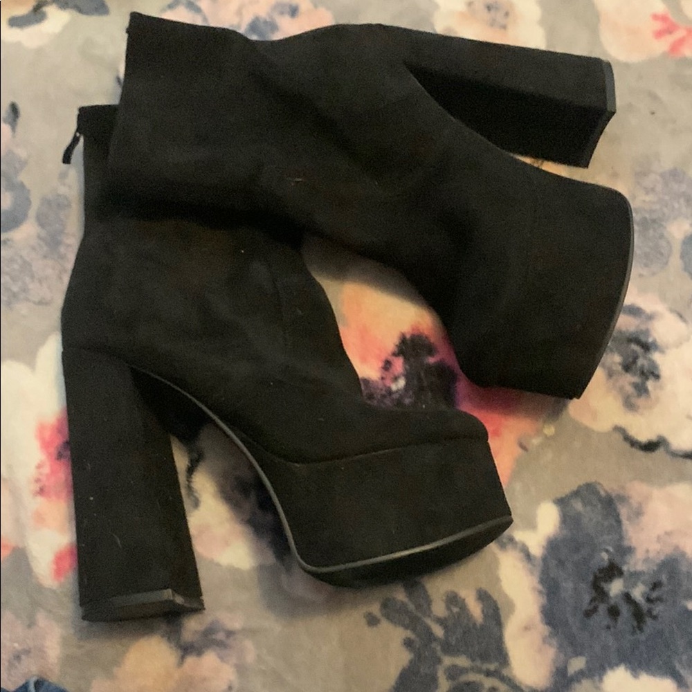 Fashion Nova Black Heeled Boots with Chunky Block Heel